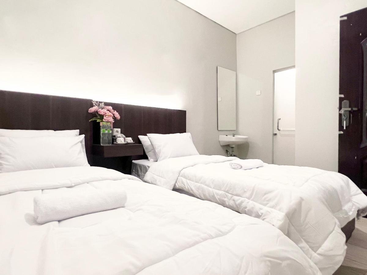 Sleep Studio Hotel City Center Surabaya Exterior foto